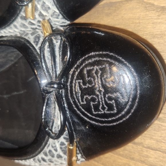 SOLD Tory Burch Flats size 7.5 - Picture 9 of 15